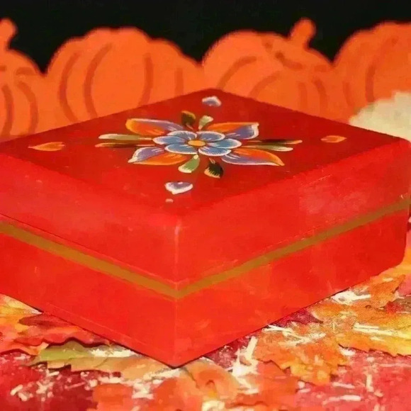 Vintage Handmade Wooden Trinket/Stationary Box With Folk Art - Picture 3 of 15